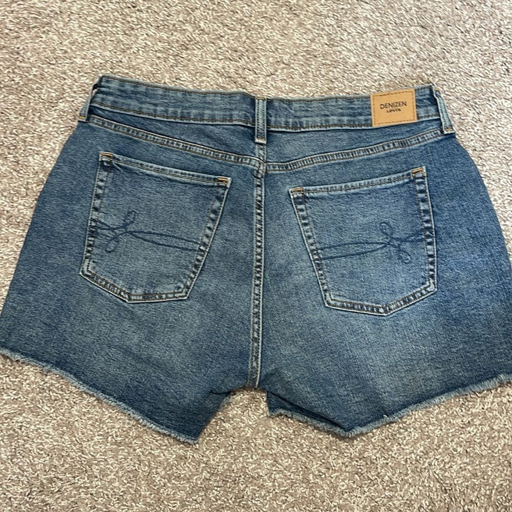 High waisted shorts! - Picture 2 of 6